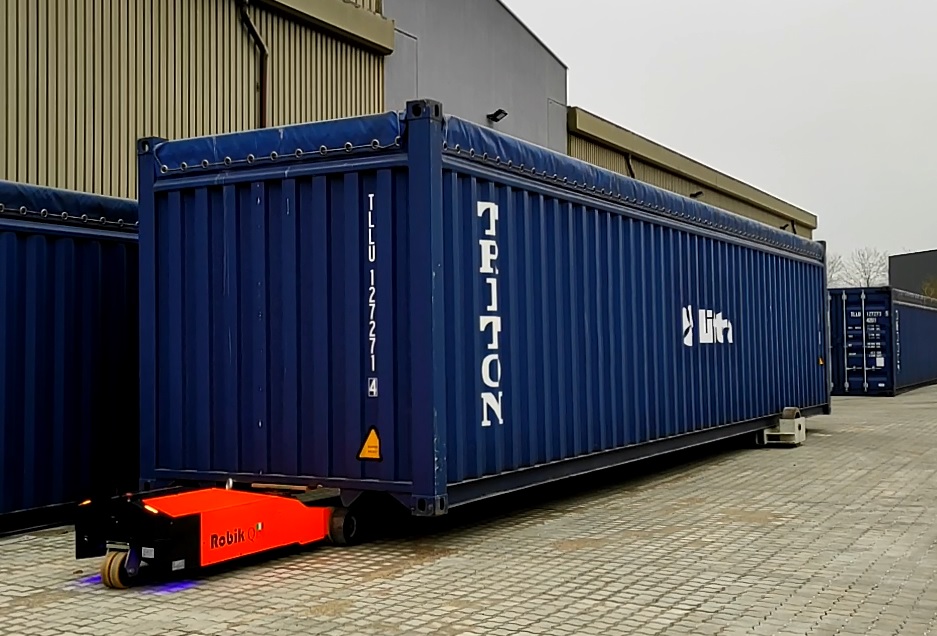 LOGISTIC SECTOR_Robik Q30_handling EMPTY CONTAINER 40ft from outside to inside and vice versa Container handling equipment