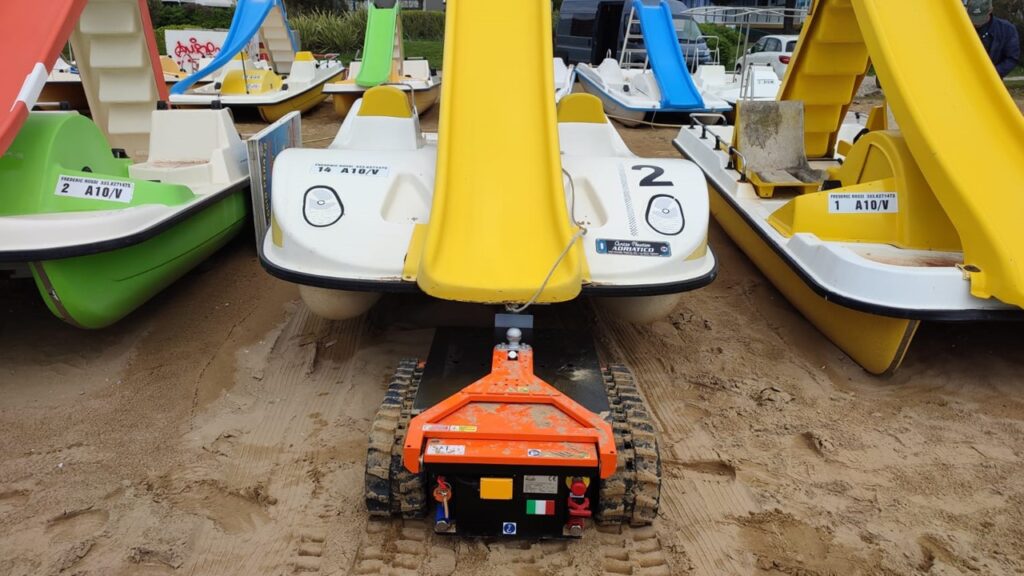 ROBIK LIZARD S HANDLING PEDAL BOAT