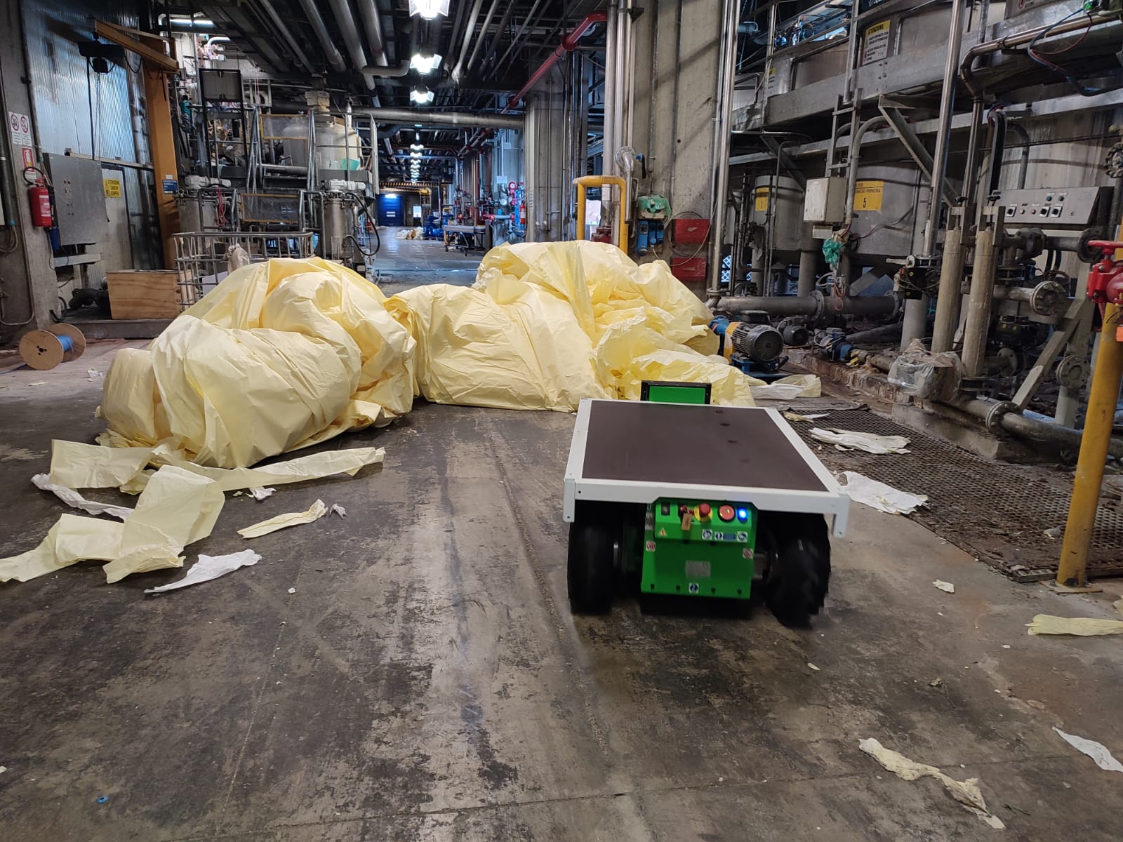 Trainatore elettrico cingolato Crawler soluzione material handling
