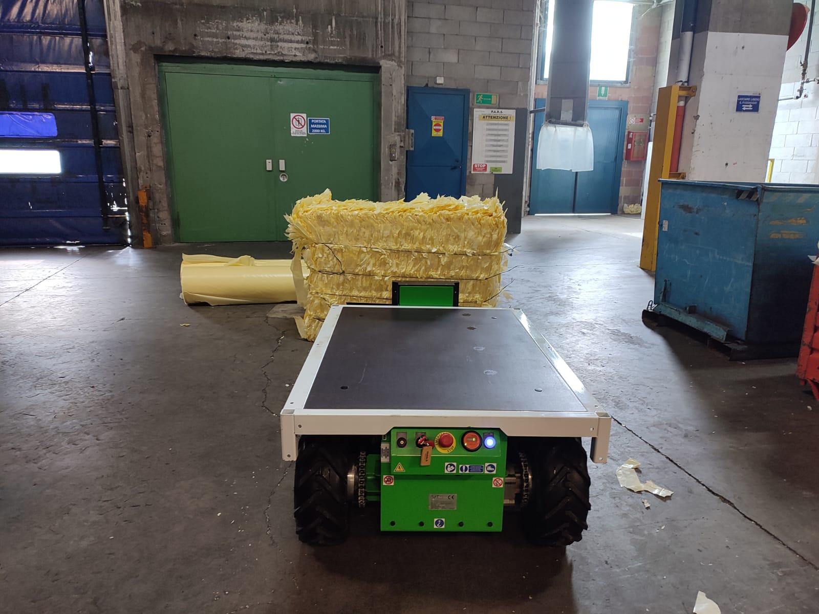 Trainatore elettrico cingolato Crawler soluzione material handling
