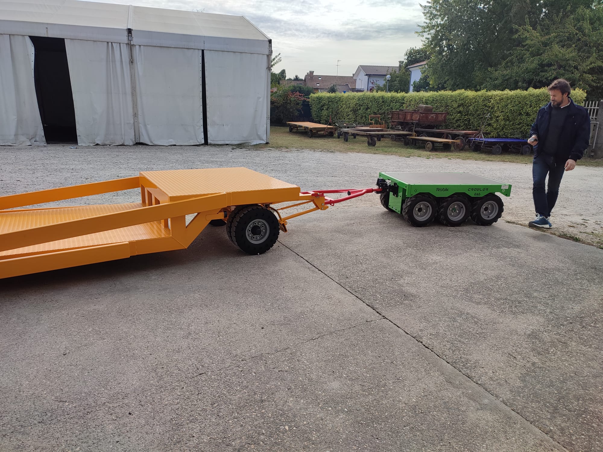 Trainatore elettrico cingolato per carrellati industriali CRAWLER 6X6