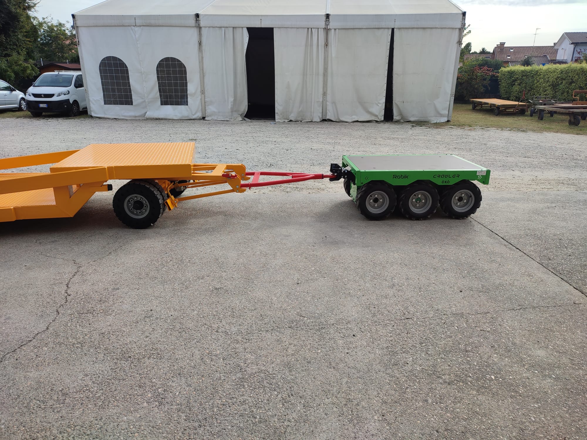 Trainatore elettrico cingolato per carrellati industriali CRAWLER 6X6