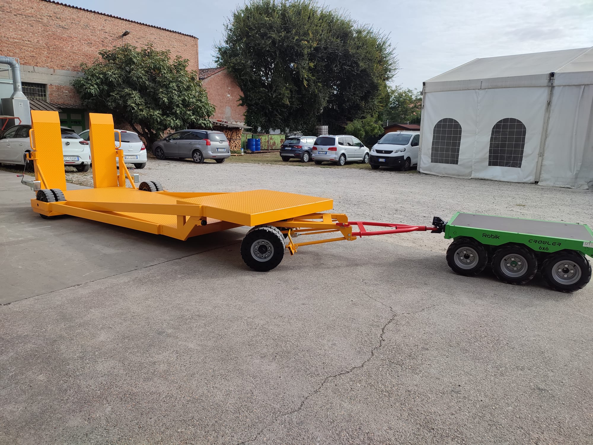 Trainatore elettrico cingolato per carrellati industriali CRAWLER 6X6
