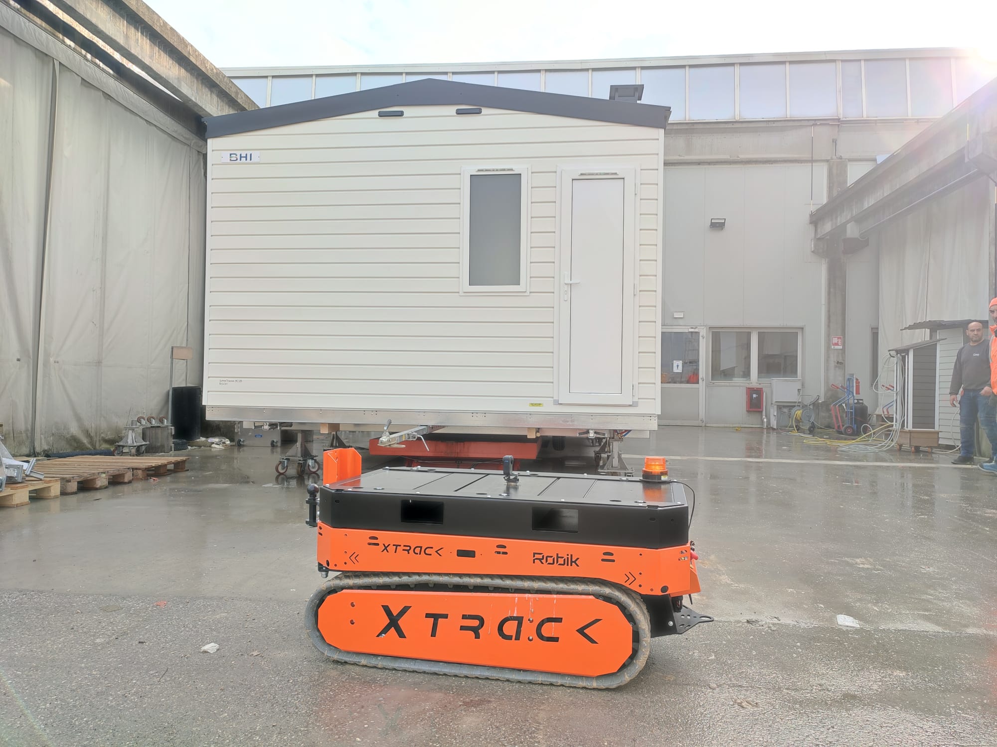 ELECTRIC Crawler electric tug material handling solution xtrack