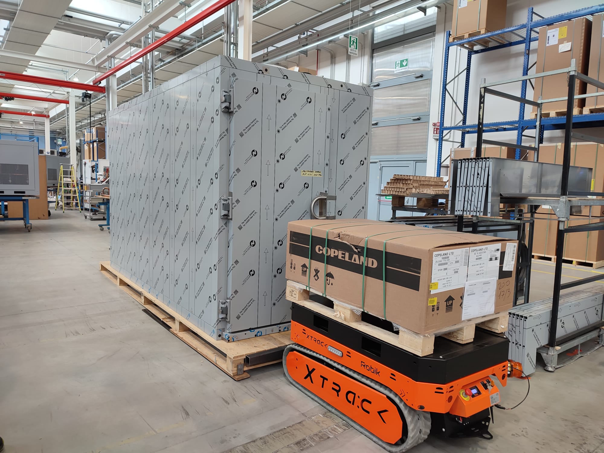 ELECTRIC Crawler electric tug material handling solution xtrack